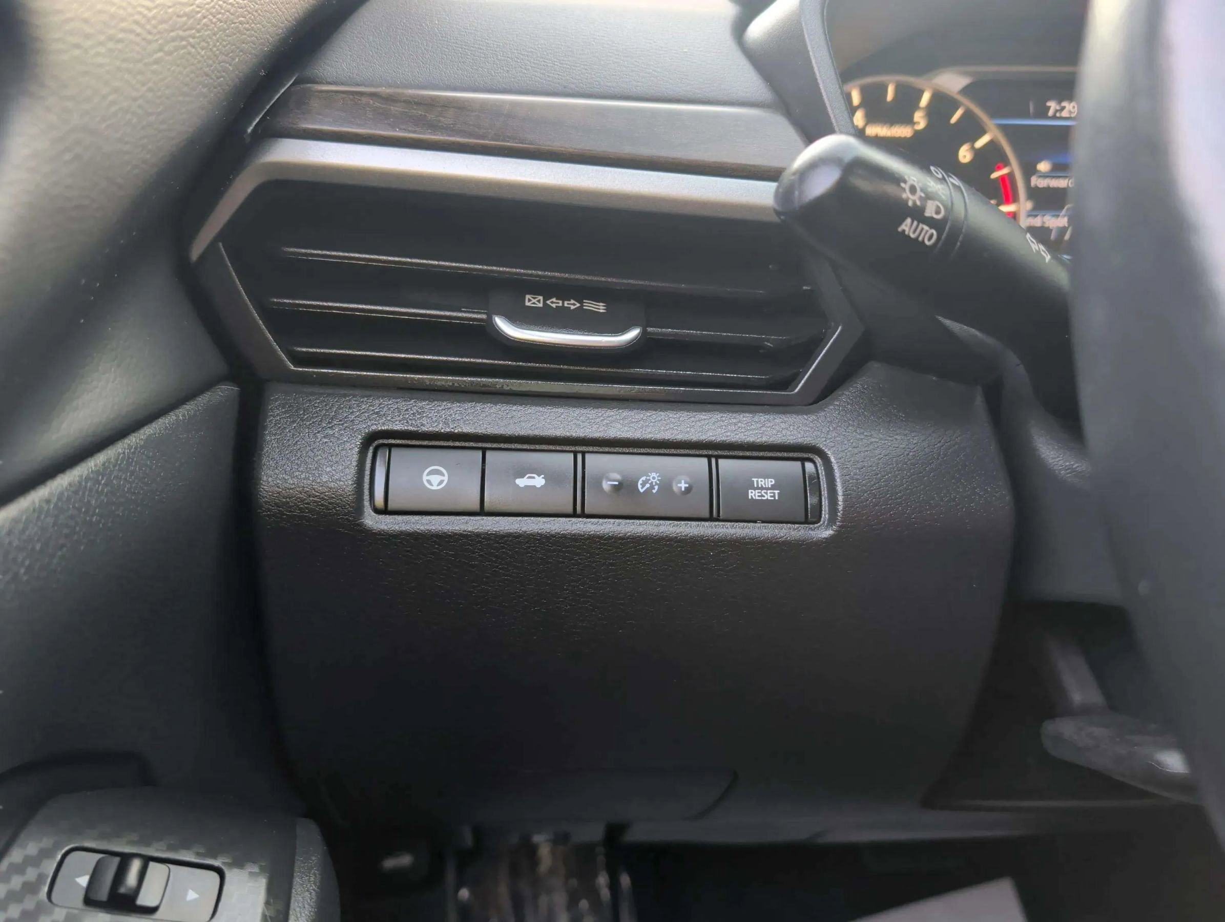 Used 2024 Nissan Altima 2.5 SV w/ SV Premium Package FWD image 24