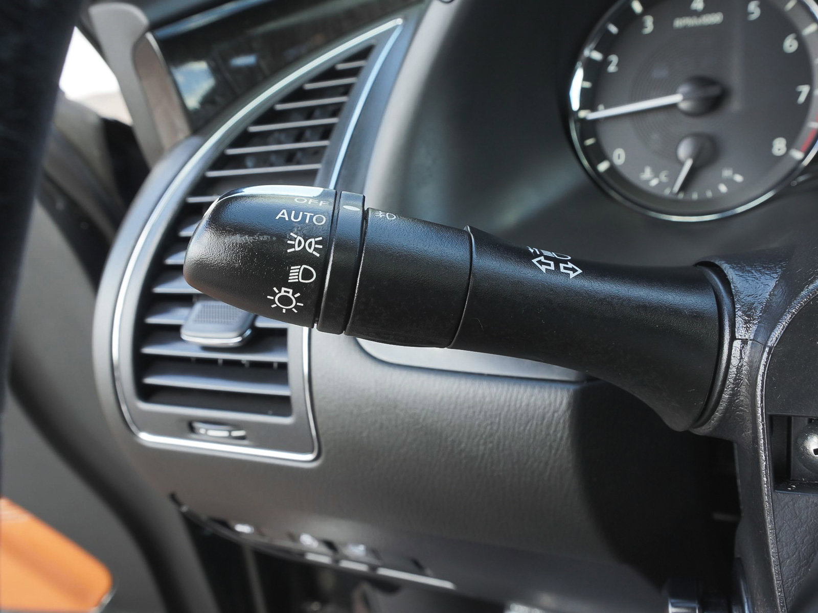 Used 2024 INFINITI QX80 Sensory AWD/4WD image 21