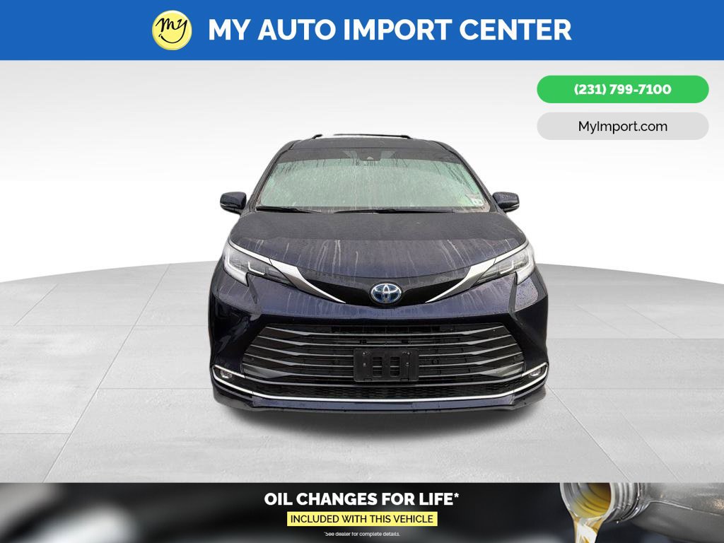 Used 2025 Toyota Sienna Limited AWD/4WD image 2