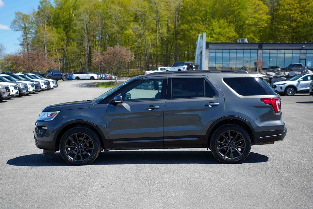 Used 2018 Ford Explorer XLT w/ Equipment Group 202A AWD/4WD image 8