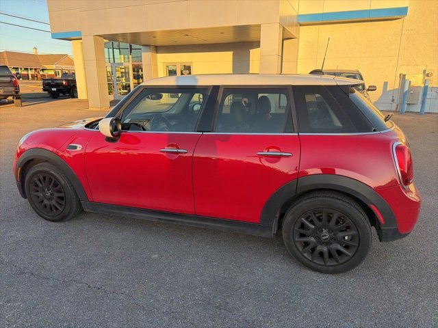 Used 2021 MINI Cooper 4-Door Hardtop w/ Storage Package image 28