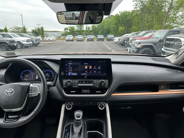 Used 2024 Toyota Grand Highlander AWD image 26
