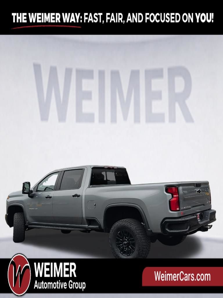 Used 2025 Chevrolet Silverado 2500 ZR2 AWD/4WD image 3