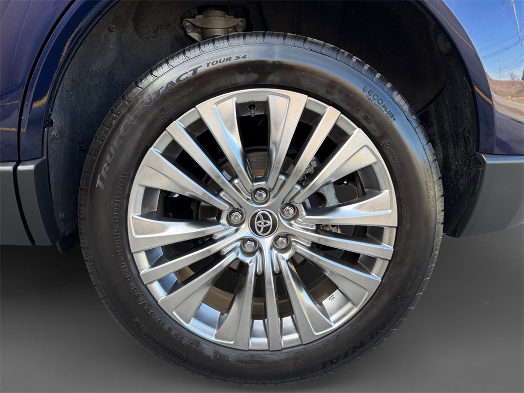 Used 2021 Toyota Venza XLE image 11