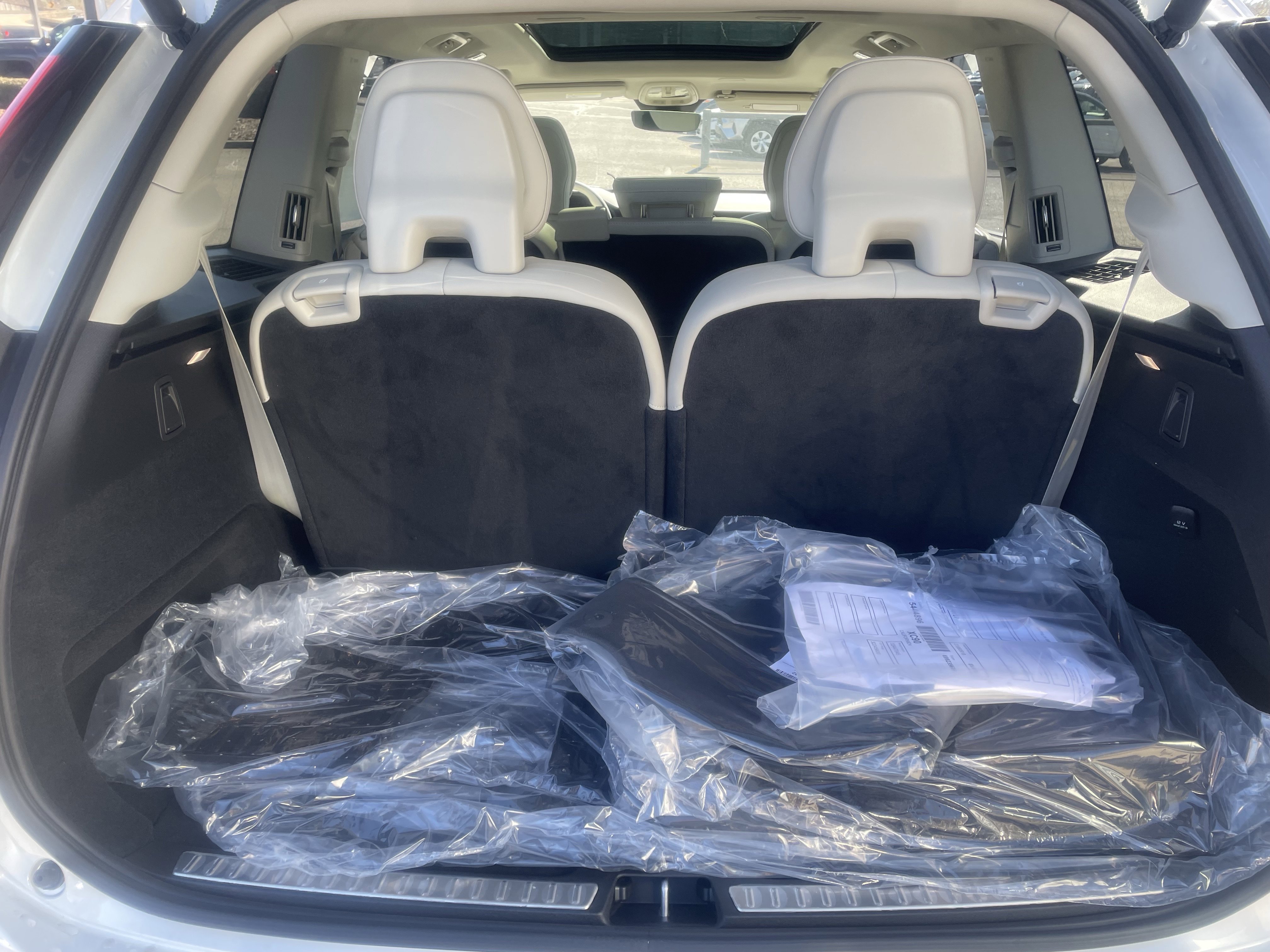 New 2026 Volvo XC90 B6 Ultra w/ Protection Package image 7