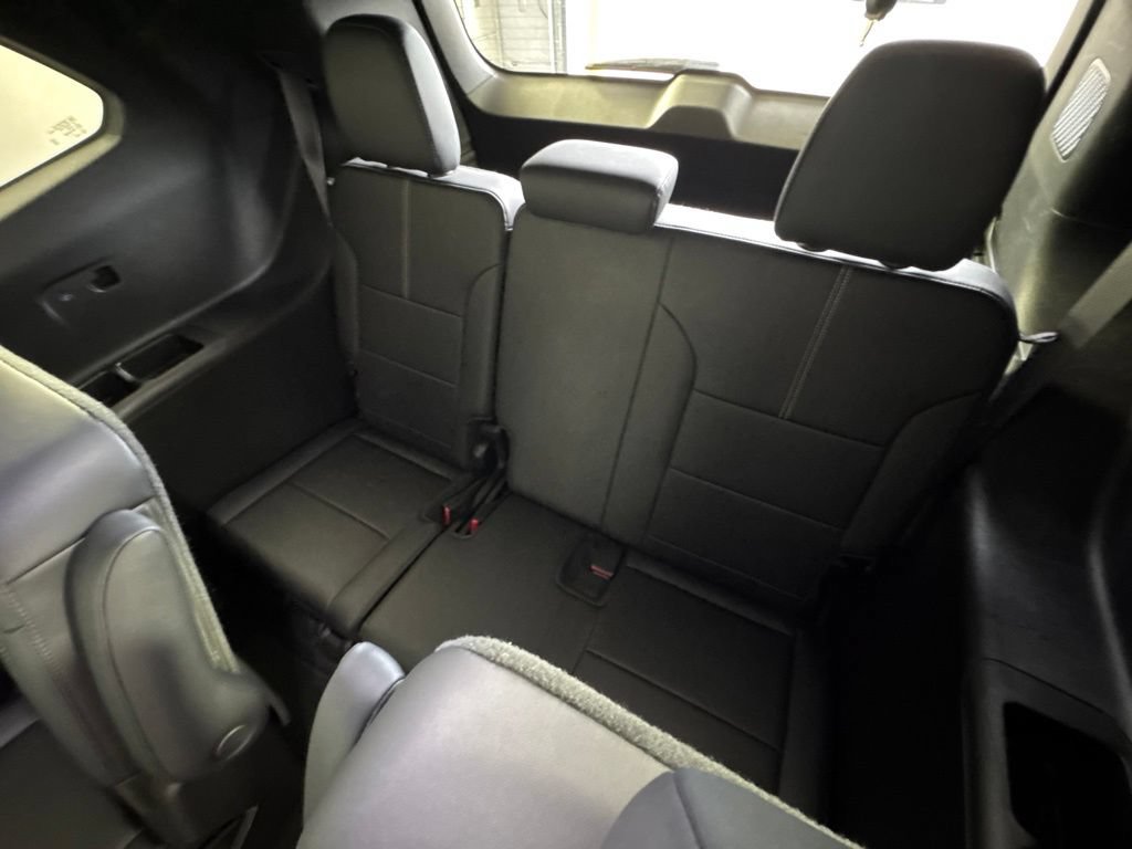 Certified 2026 GMC Acadia Elevation w/ Elevation Premium Package AWD/4WD image 36