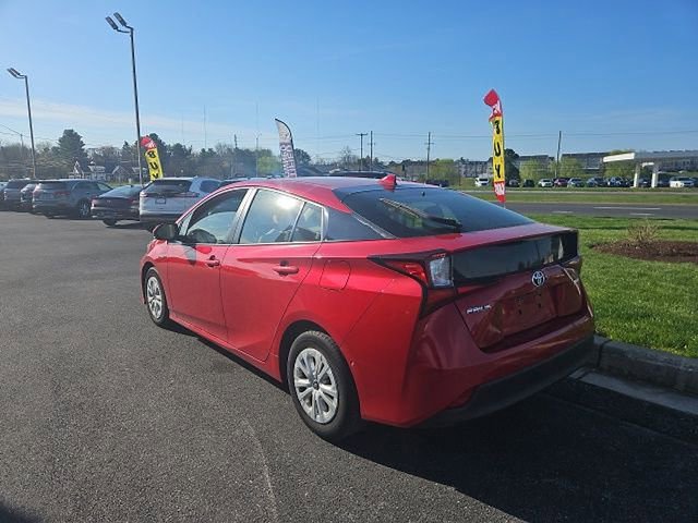 Used 2019 Toyota Prius LE image 2