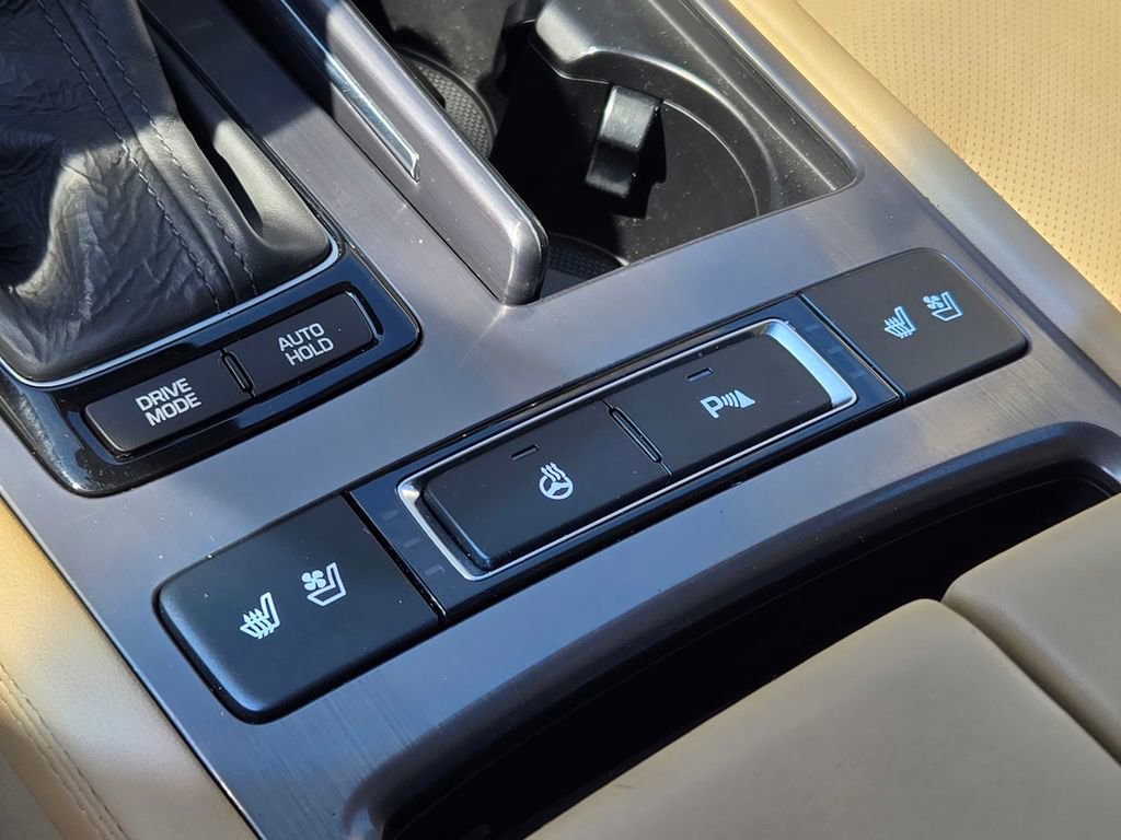 Used 2015 Hyundai Genesis 3.8 w/ Option Group 03 AWD/4WD image 39