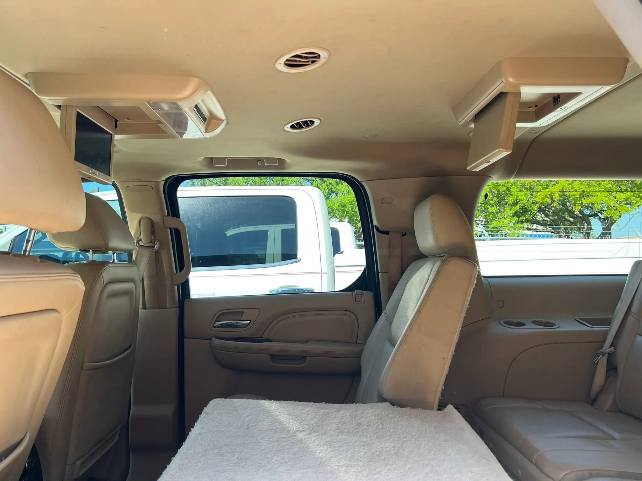Used 2014 Cadillac Escalade ESV Luxury AWD/4WD image 15