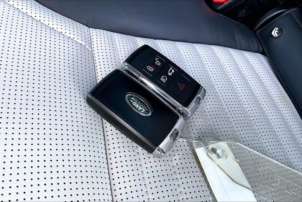 Certified 2023 Land Rover Discovery Metropolitan Edition AWD/4WD image 33