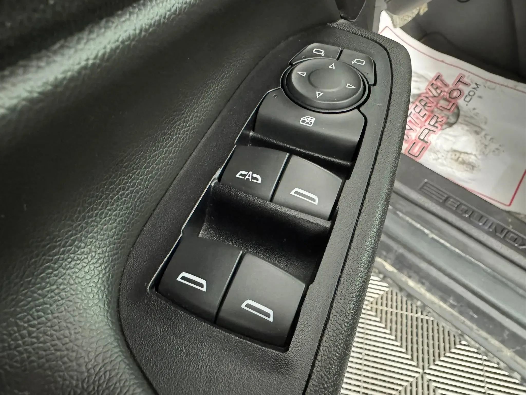 Used 2020 Chevrolet Equinox LT w/ Driver Convenience Package FWD image 40