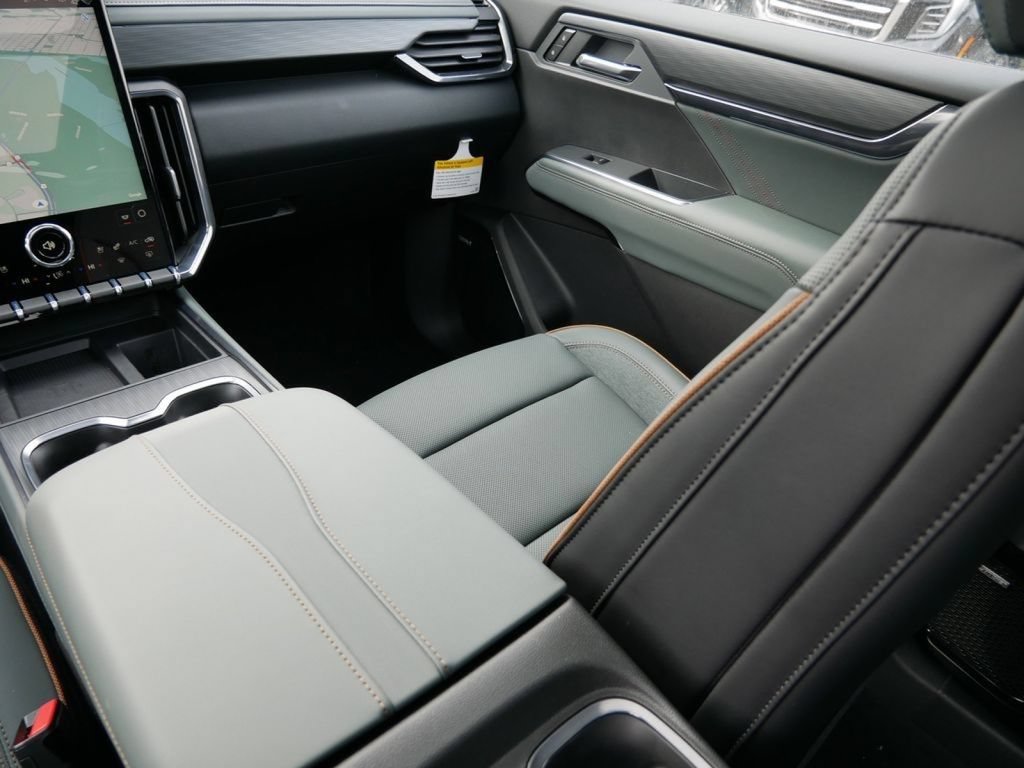 New 2026 GMC Acadia AT4 w/ Luxury Package AWD/4WD image 14