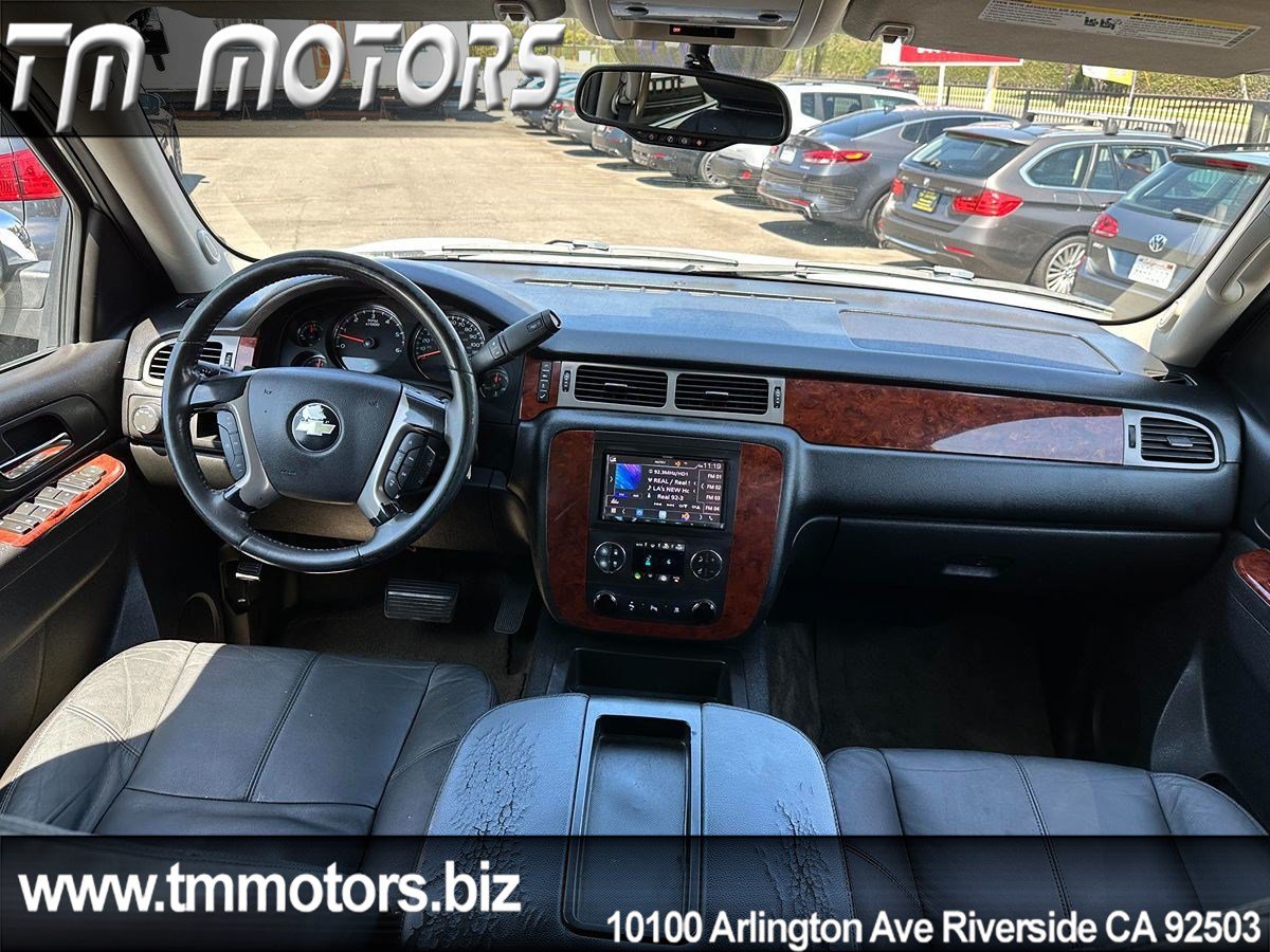 Used 2011 Chevrolet Suburban LT w/ Regional Value Package RWD image 7