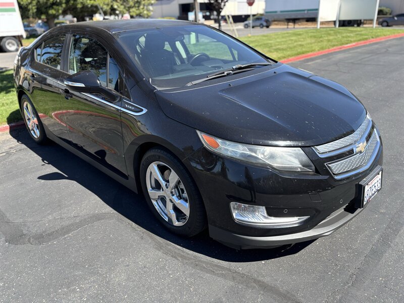 Used 2011 Chevrolet Volt Premium w/ Premium Trim Package FWD image 2