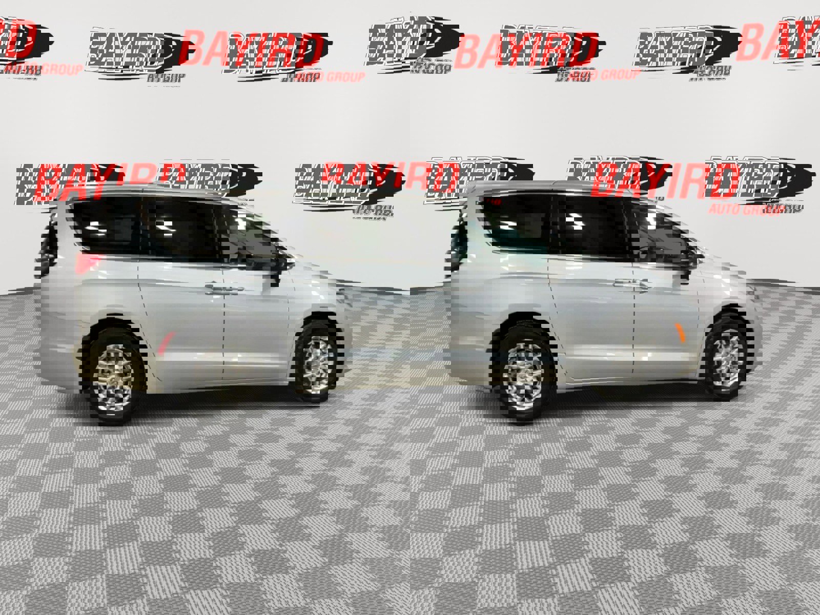 Used 2024 Chrysler Pacifica Touring-L image 10