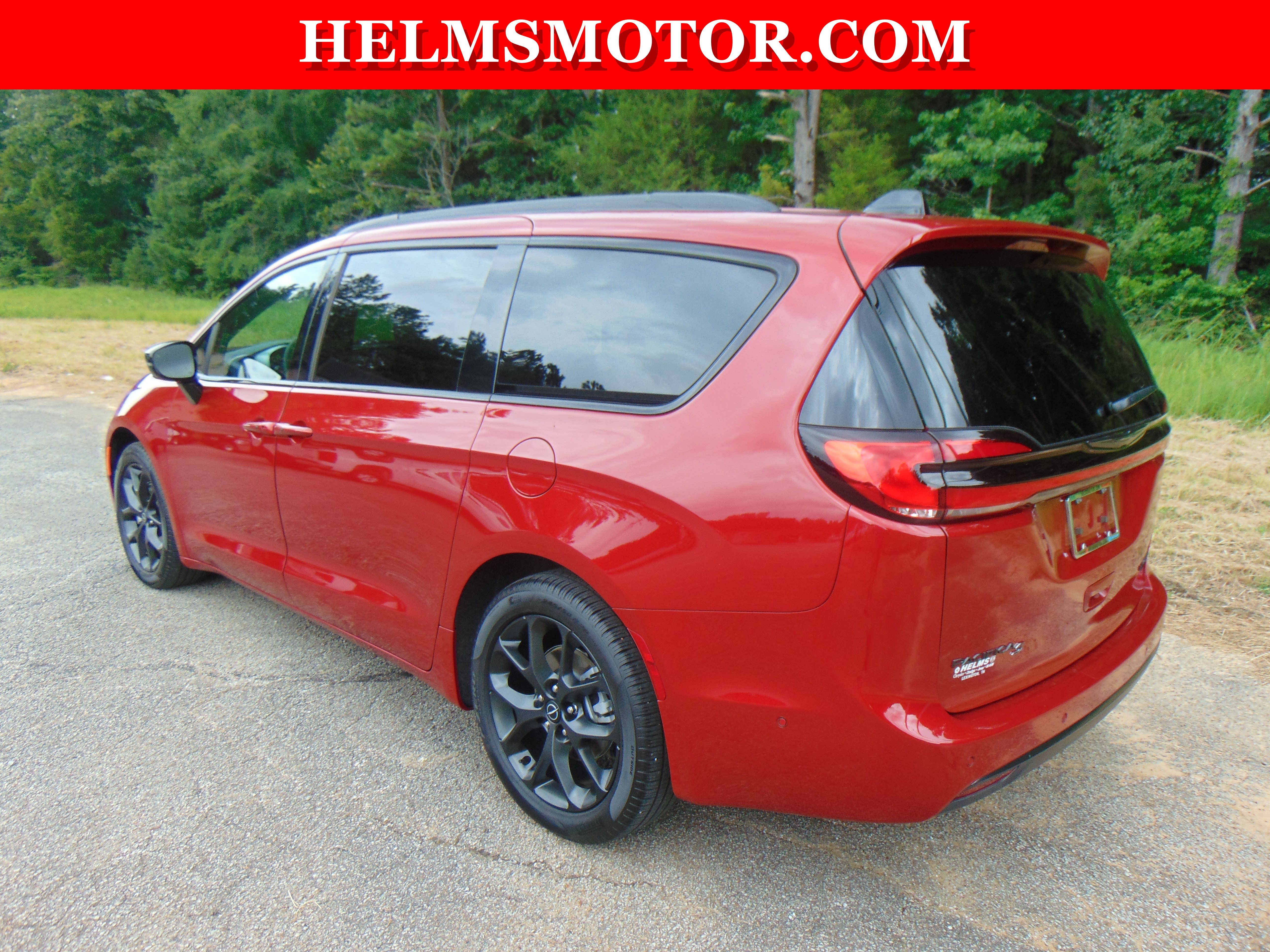 Certified 2025 Chrysler Pacifica Limited FWD image 9