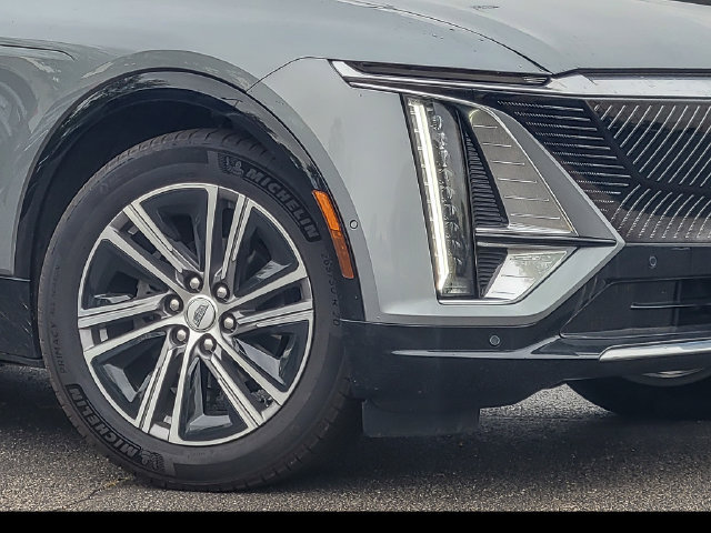 Certified 2024 Cadillac Lyriq Luxury AWD/4WD image 4