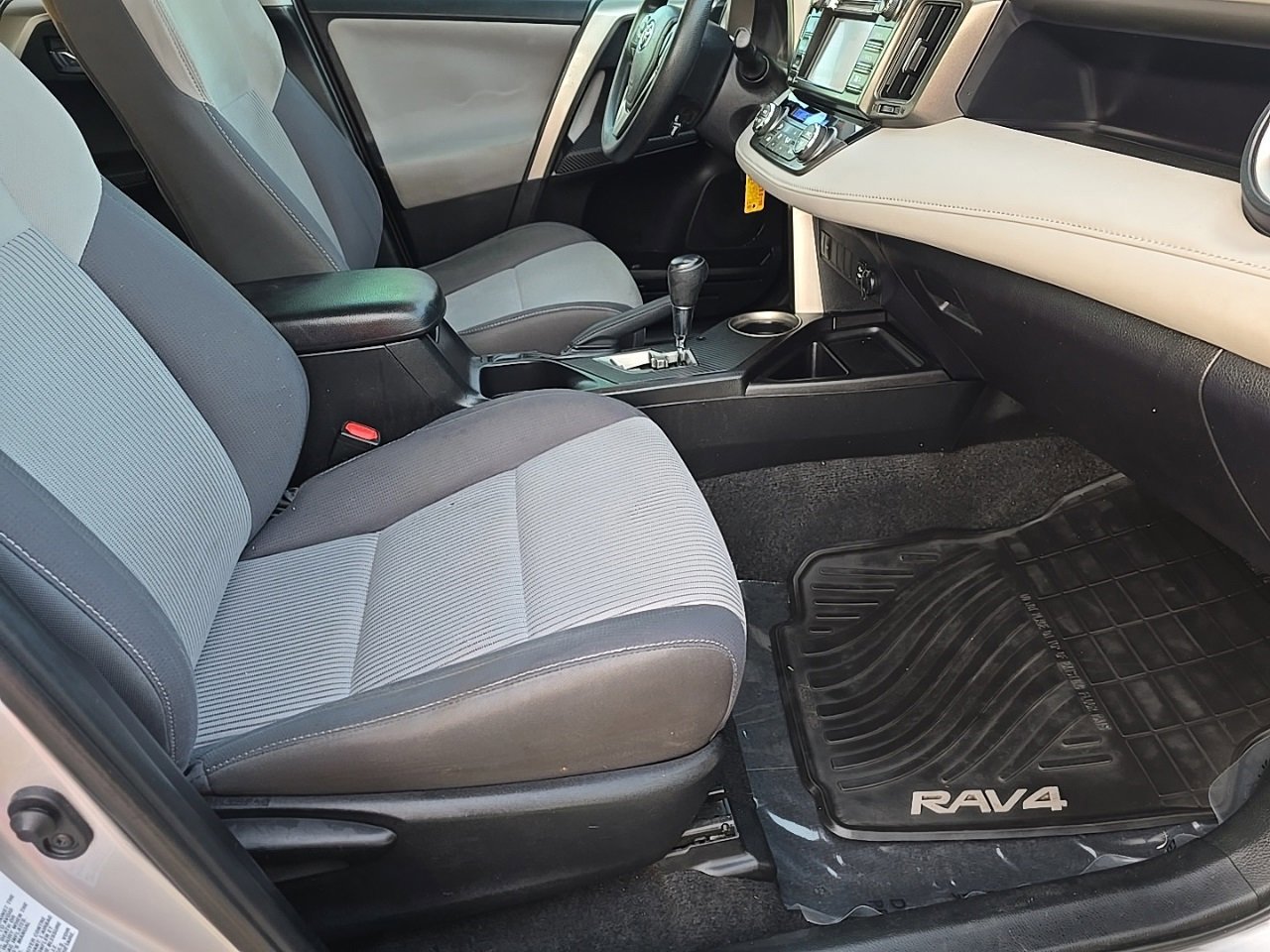 Used 2015 Toyota RAV4 XLE image 36