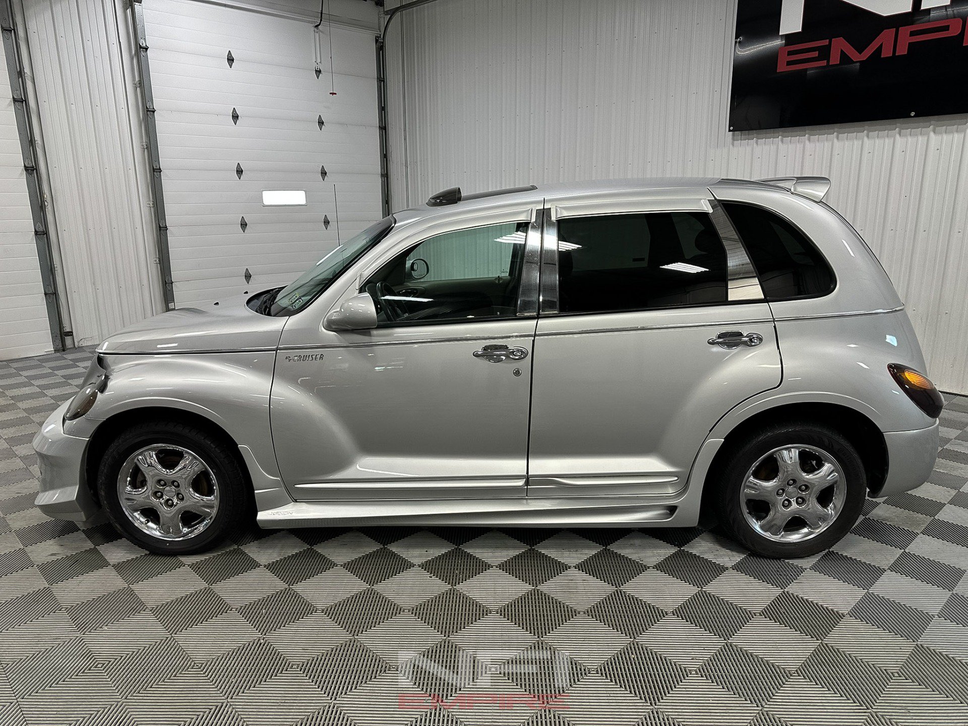 Used 2001 Chrysler PT Cruiser FWD image 2