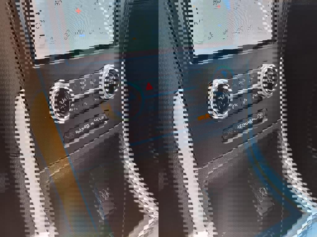 Used 2024 Ford Edge SEL image 21