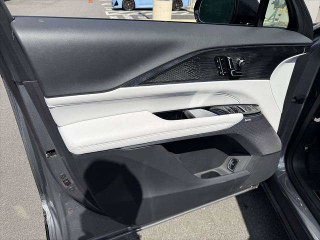 Used 2023 Cadillac Lyriq 2WD image 19