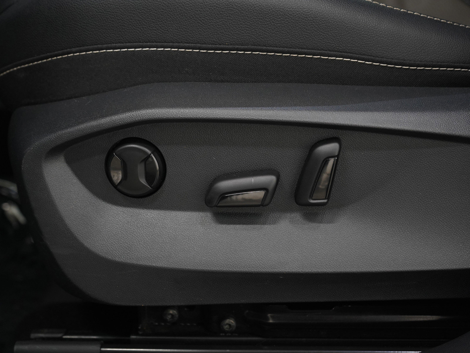 Used 2022 Volkswagen Taos SEL image 29