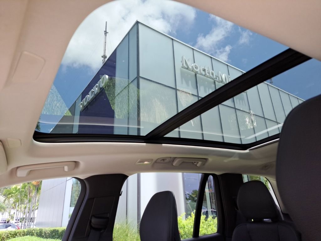 Used 2023 Volvo XC90 B6 Core image 6