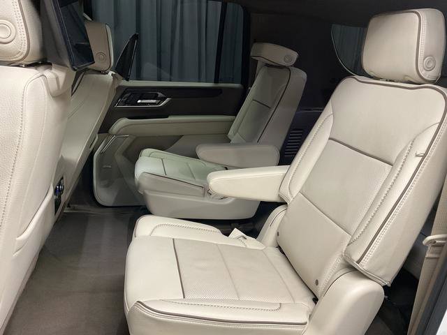 Used 2025 GMC Yukon XL Denali w/ Denali Reserve Package AWD/4WD image 9