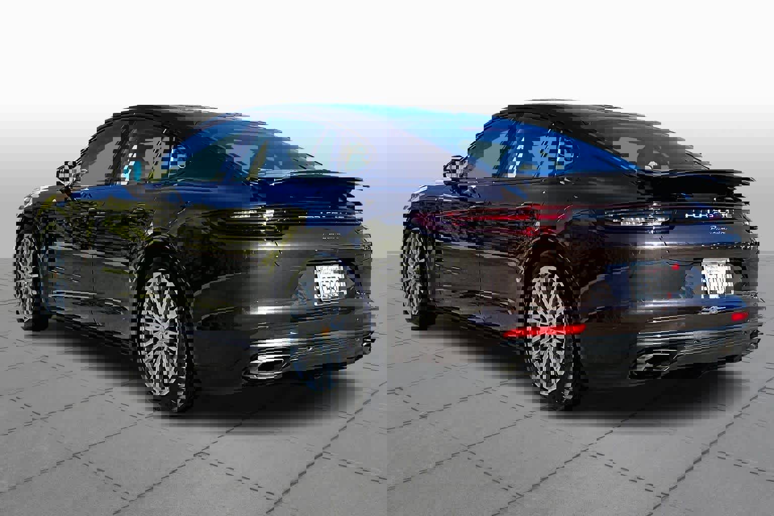 Used 2018 Porsche Panamera image 11