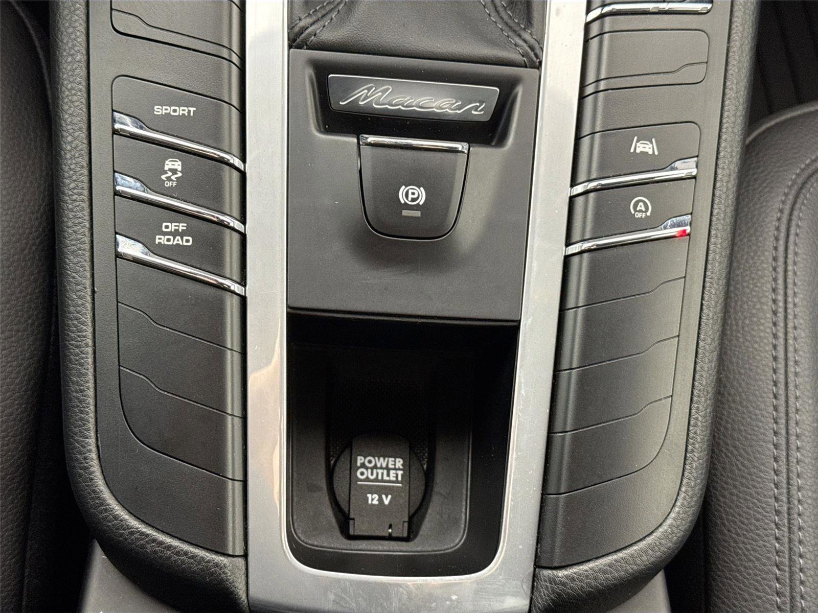 Used 2021 Porsche Macan image 26