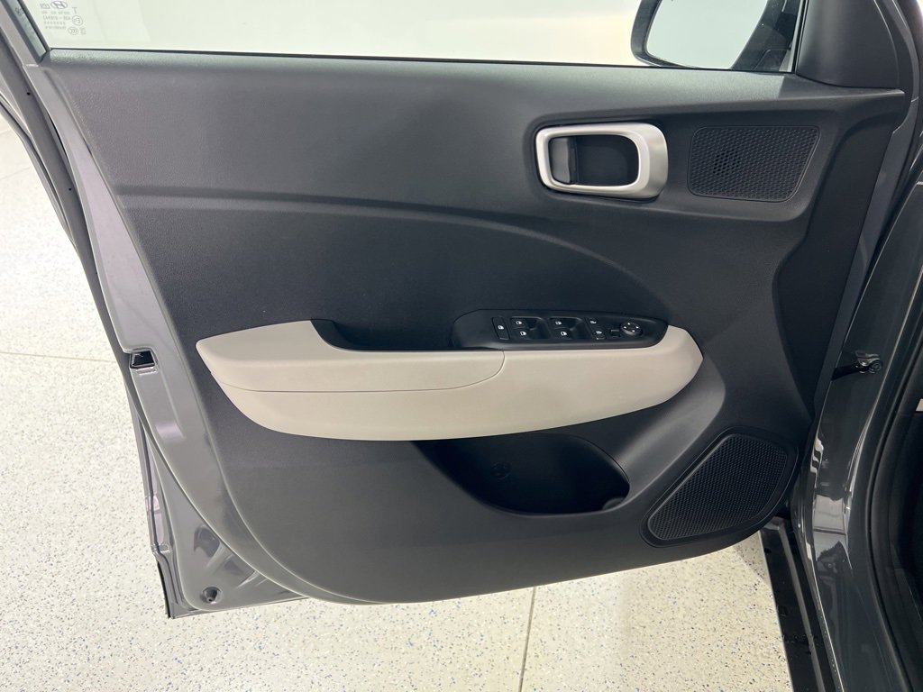 Used 2024 Hyundai Venue SEL image 20