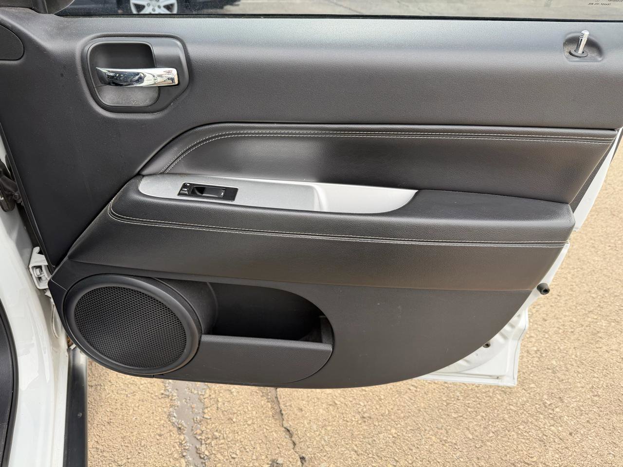 Used 2016 Jeep Compass Latitude image 20