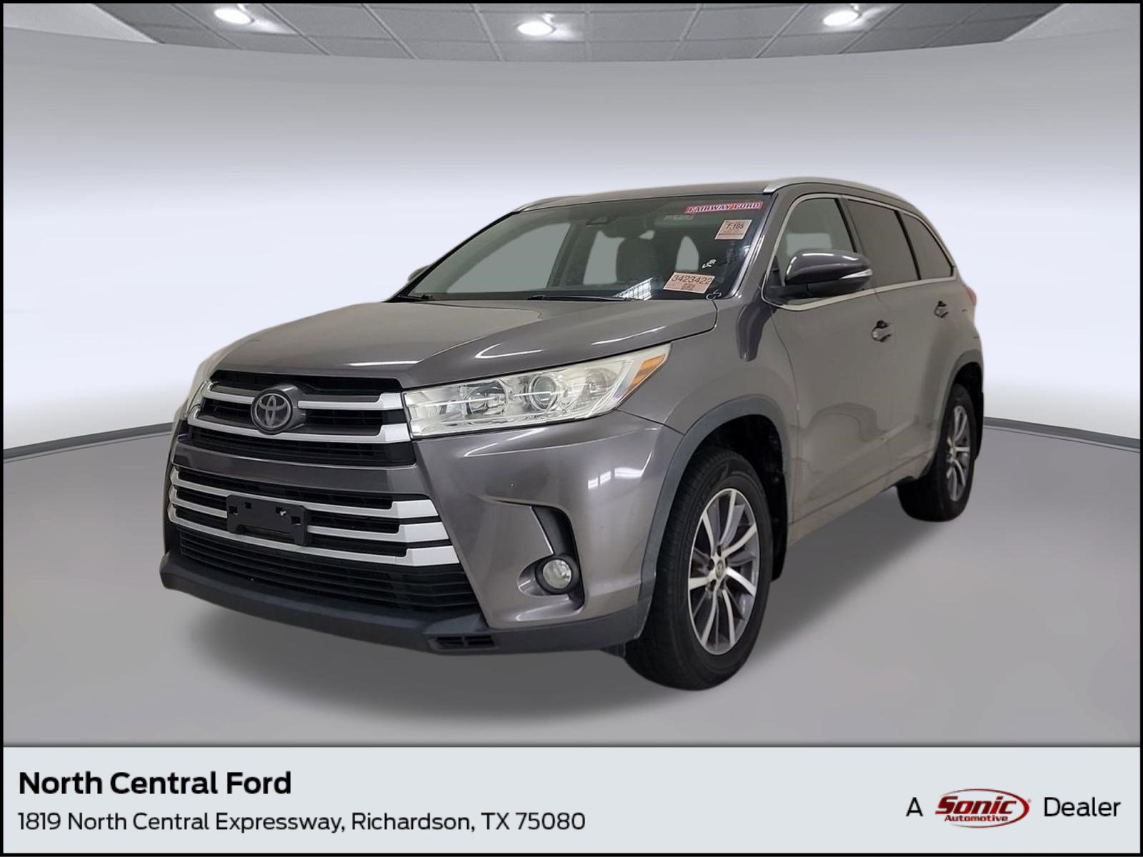 Used 2018 Toyota Highlander XLE FWD image 1