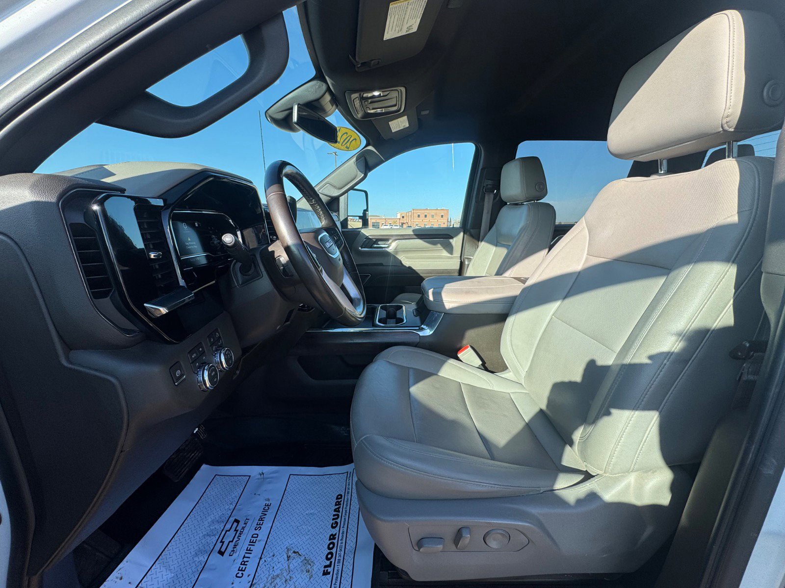 Used 2024 GMC Sierra 3500 SLT w/ SLT Convenience Package image 9
