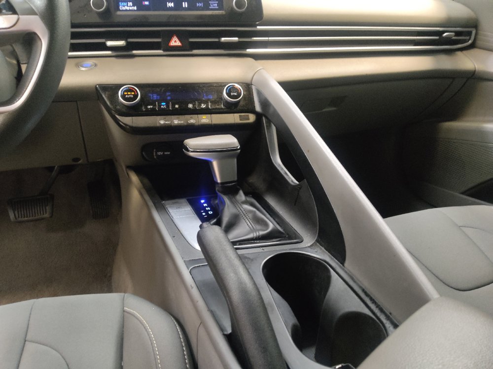 Used 2022 Hyundai Elantra SEL FWD image 26