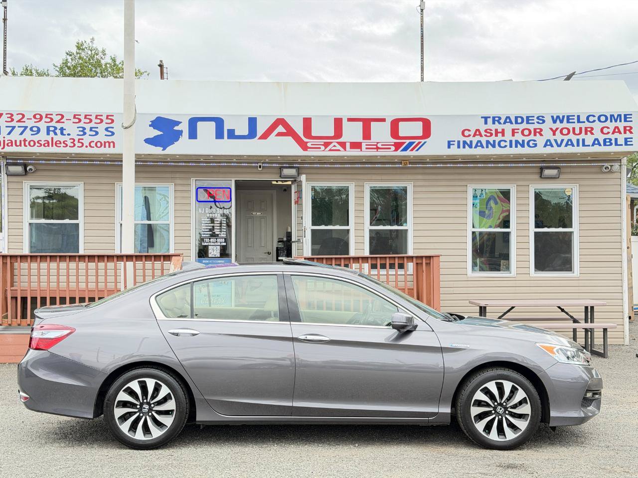 Used 2017 Honda Accord EX-L image 3