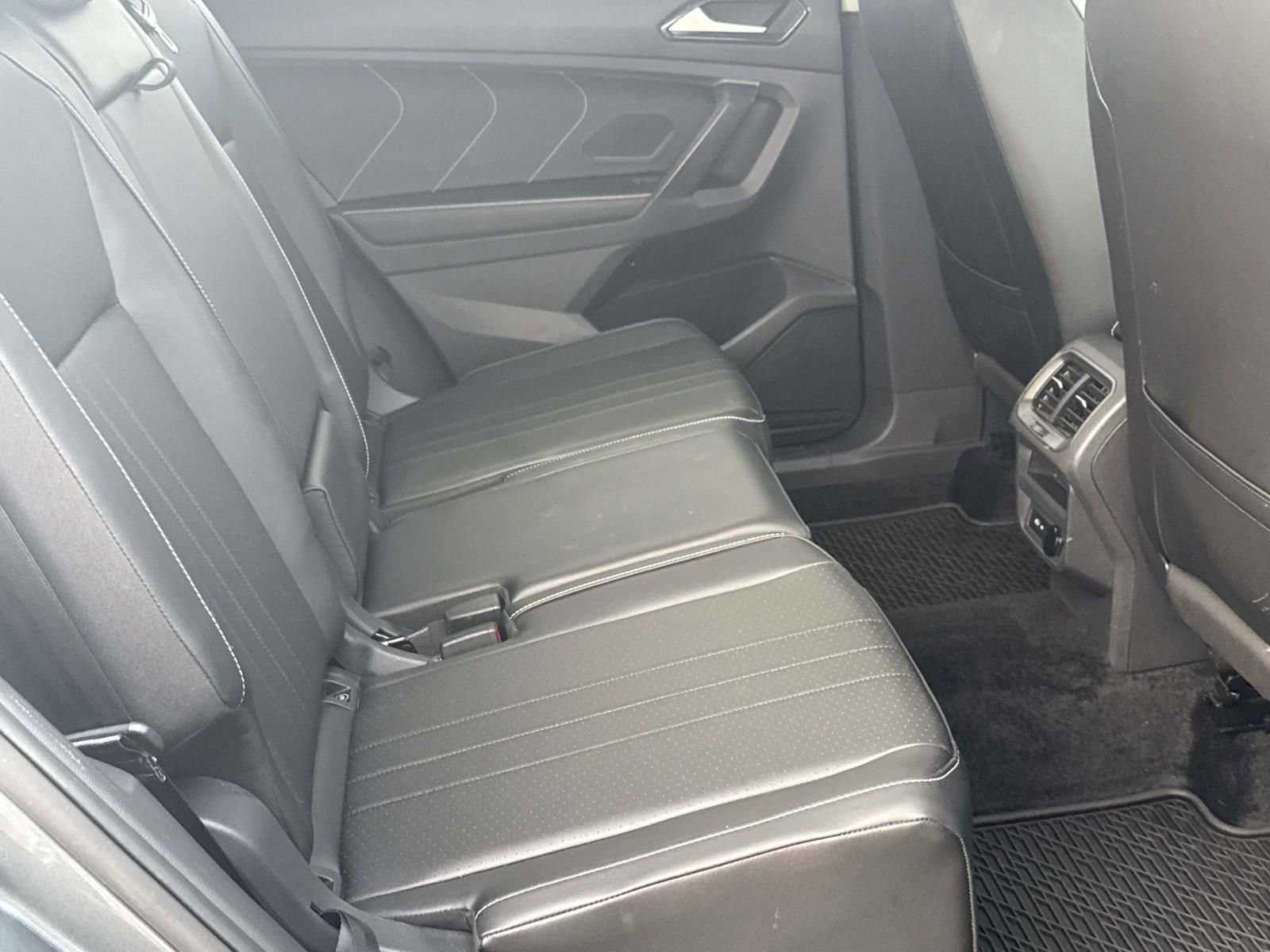 Used 2024 Volkswagen Tiguan SE AWD/4WD image 28