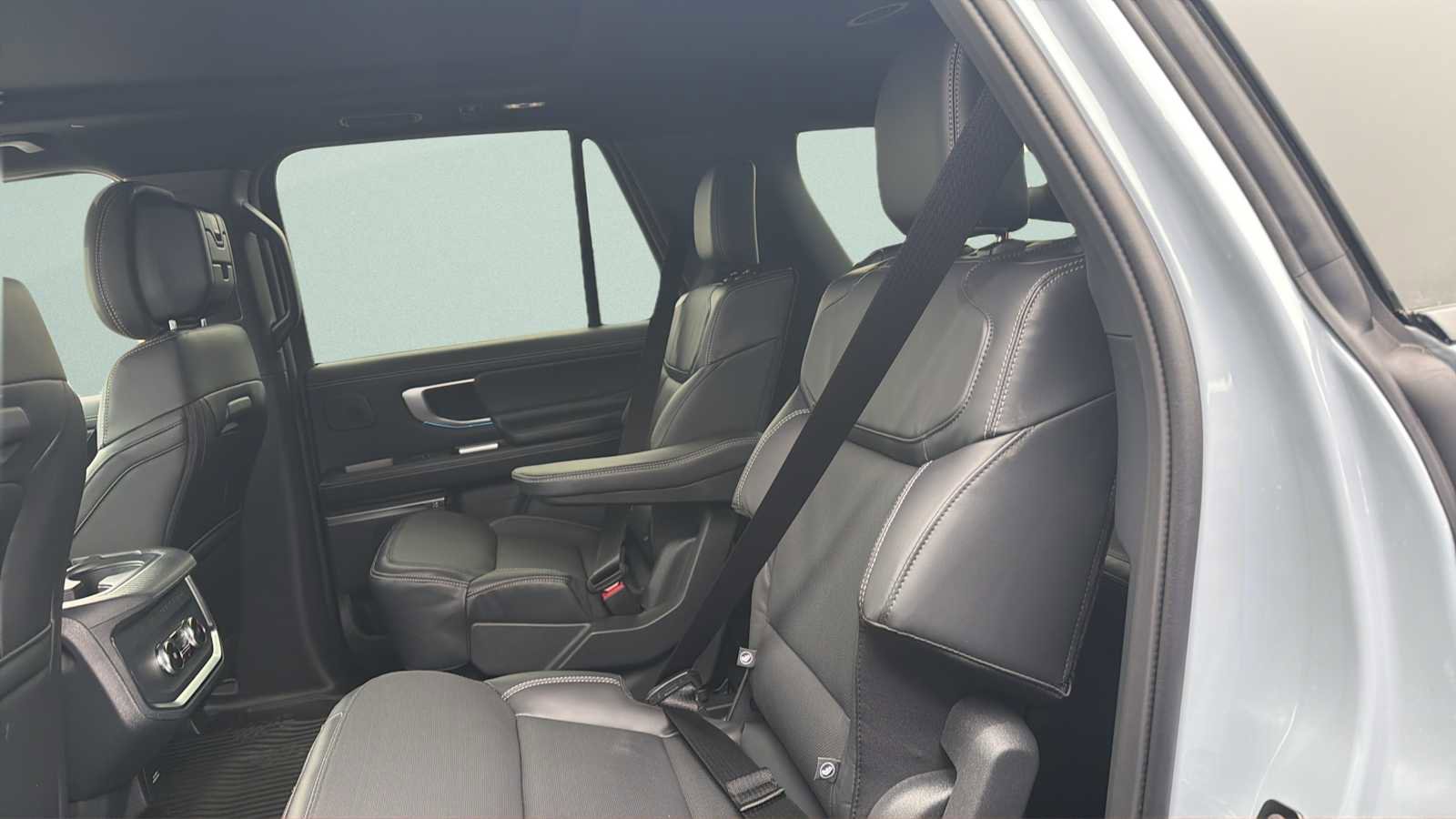 New 2026 Ford Expedition Max Platinum w/ Stealth Performance Package image 32