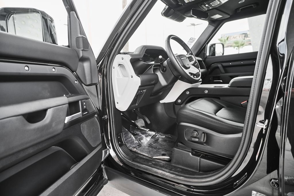 Used 2025 Land Rover Defender 110 S AWD/4WD image 18