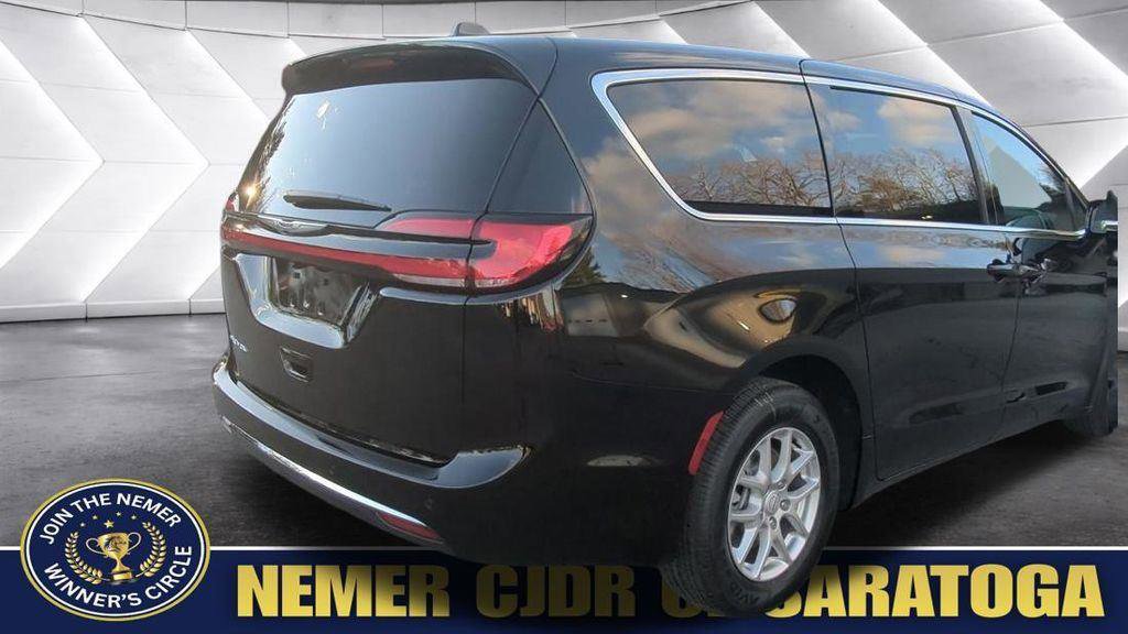 New 2026 Chrysler Pacifica Select image 6