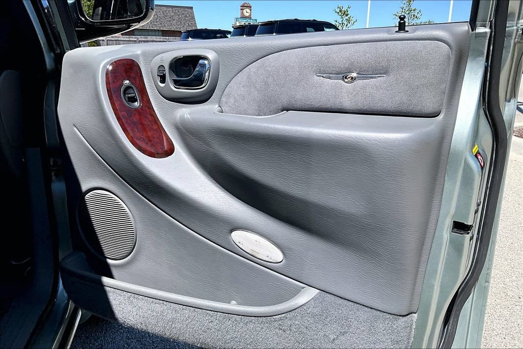 Used 2004 Chrysler Town & Country Limited w/ Trailer Tow Group AWD/4WD image 24