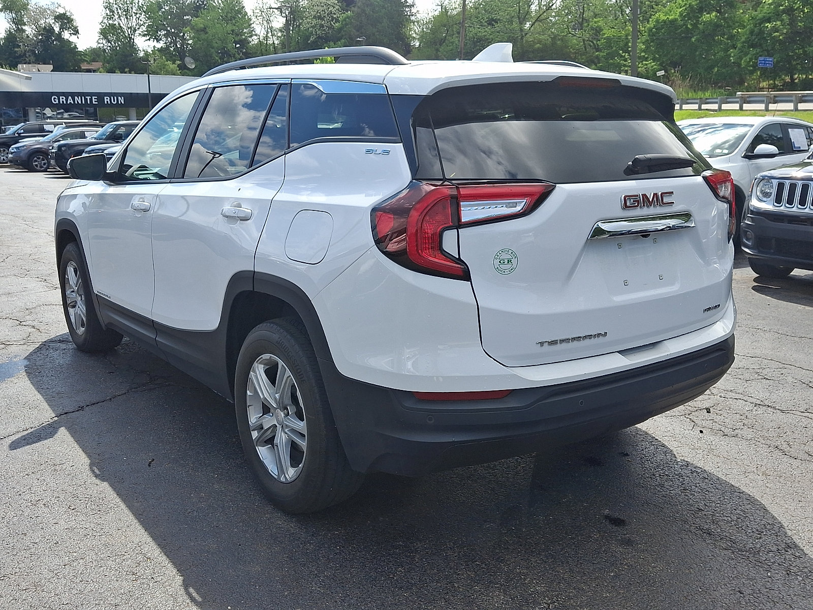 Used 2024 GMC Terrain SLE w/ Driver Convenience Package AWD/4WD image 4