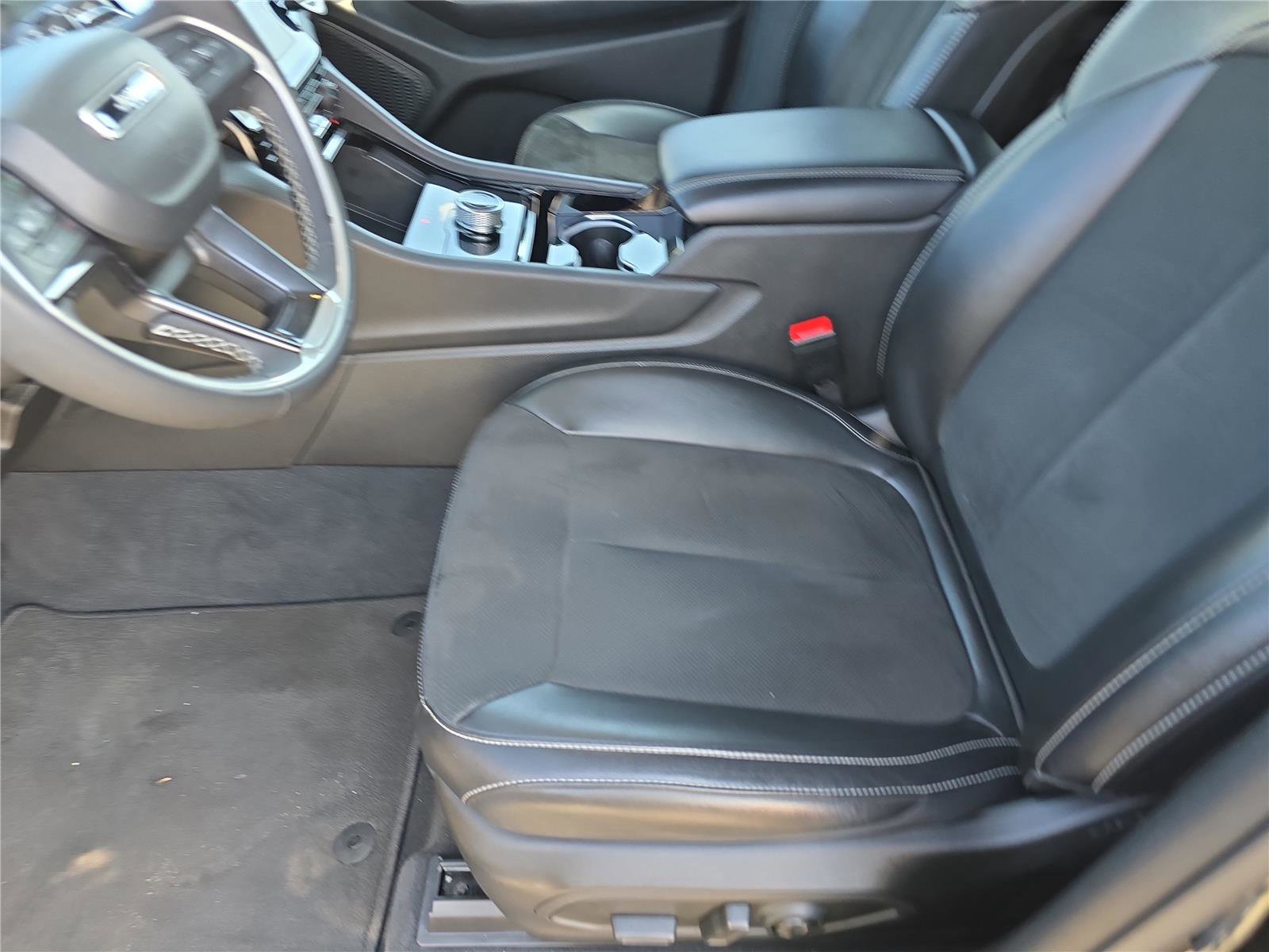 Used 2023 Jeep Grand Cherokee Altitude image 22