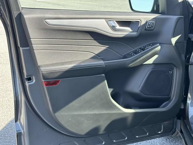 New 2024 Ford Escape SE w/ PHEV Premium Package FWD image 12