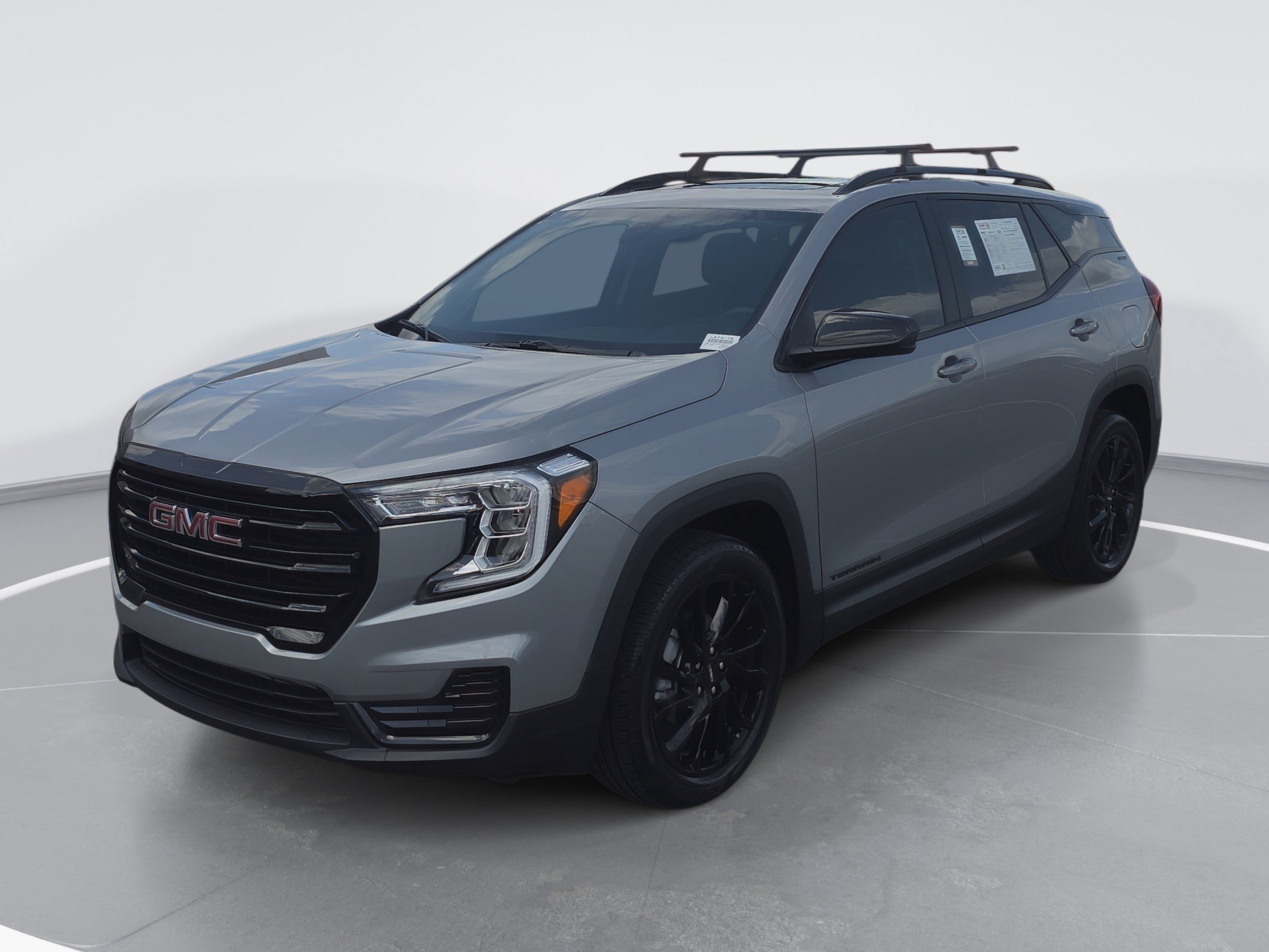Used 2024 GMC Terrain SLE w/ Driver Convenience Package FWD image 7