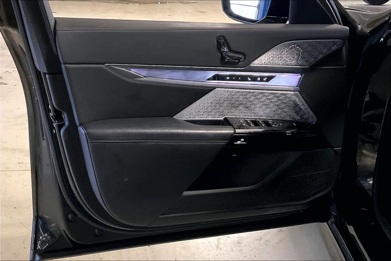 Certified 2023 BMW 760i xDrive w/ Executive Package image 20
