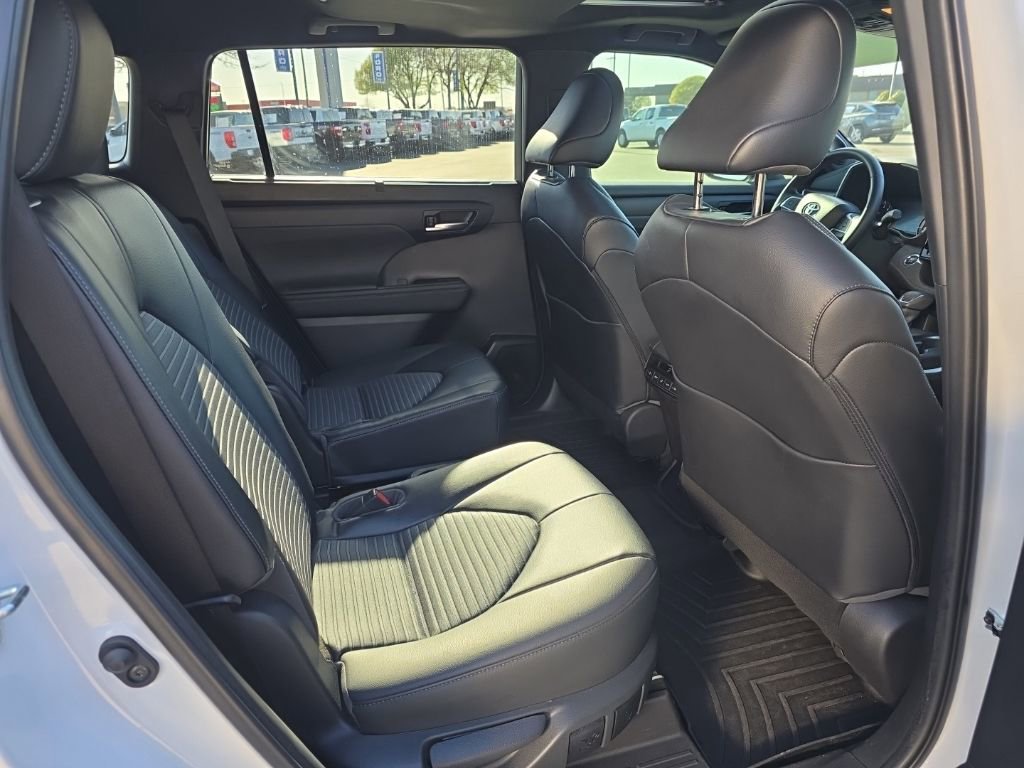 Used 2023 Toyota Highlander XSE image 11