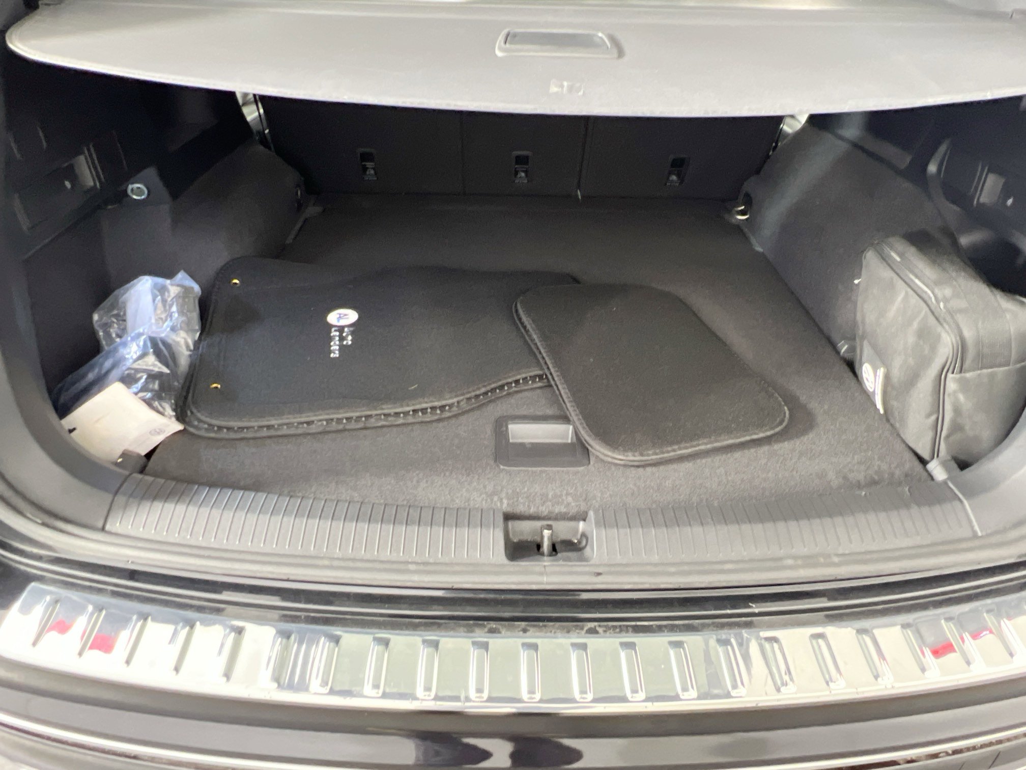 Used 2022 Volkswagen Tiguan SEL R-Line AWD/4WD image 26