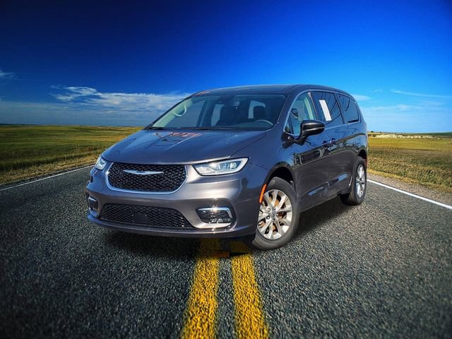 Certified 2023 Chrysler Pacifica Touring-L AWD/4WD image 32