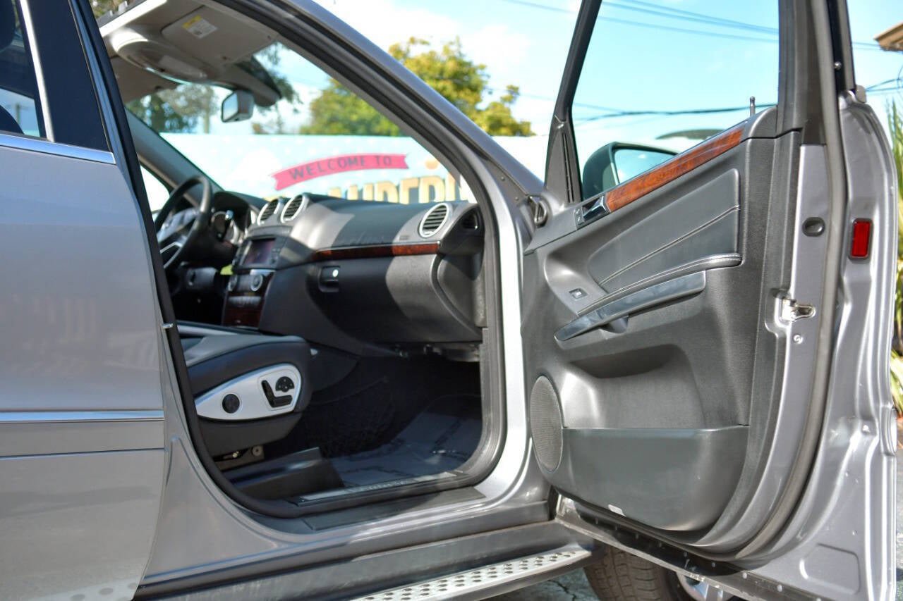 Used 2011 Mercedes-Benz GL 450 4MATIC image 33